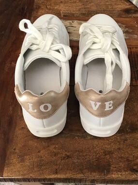 🦋 NWOT Women’s ellos sneakers Sz 7W